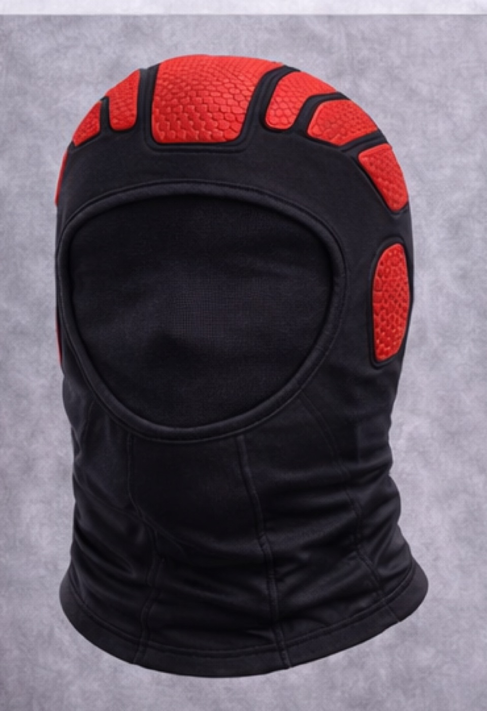 Fall Wear mask — black with red crown grip pads